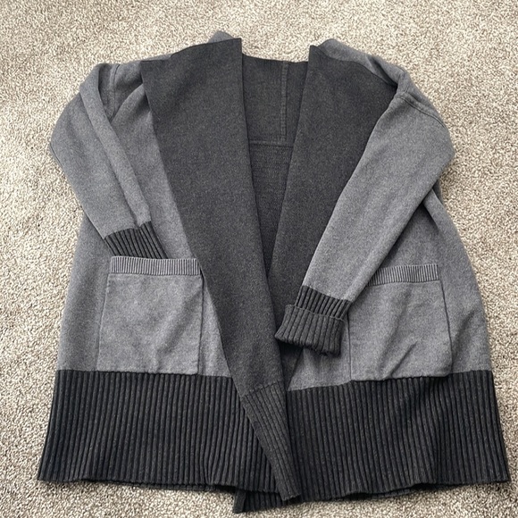 GUC: Lululemon size med. reversible cardigan in charcoal / grey. - Picture 2 of 2